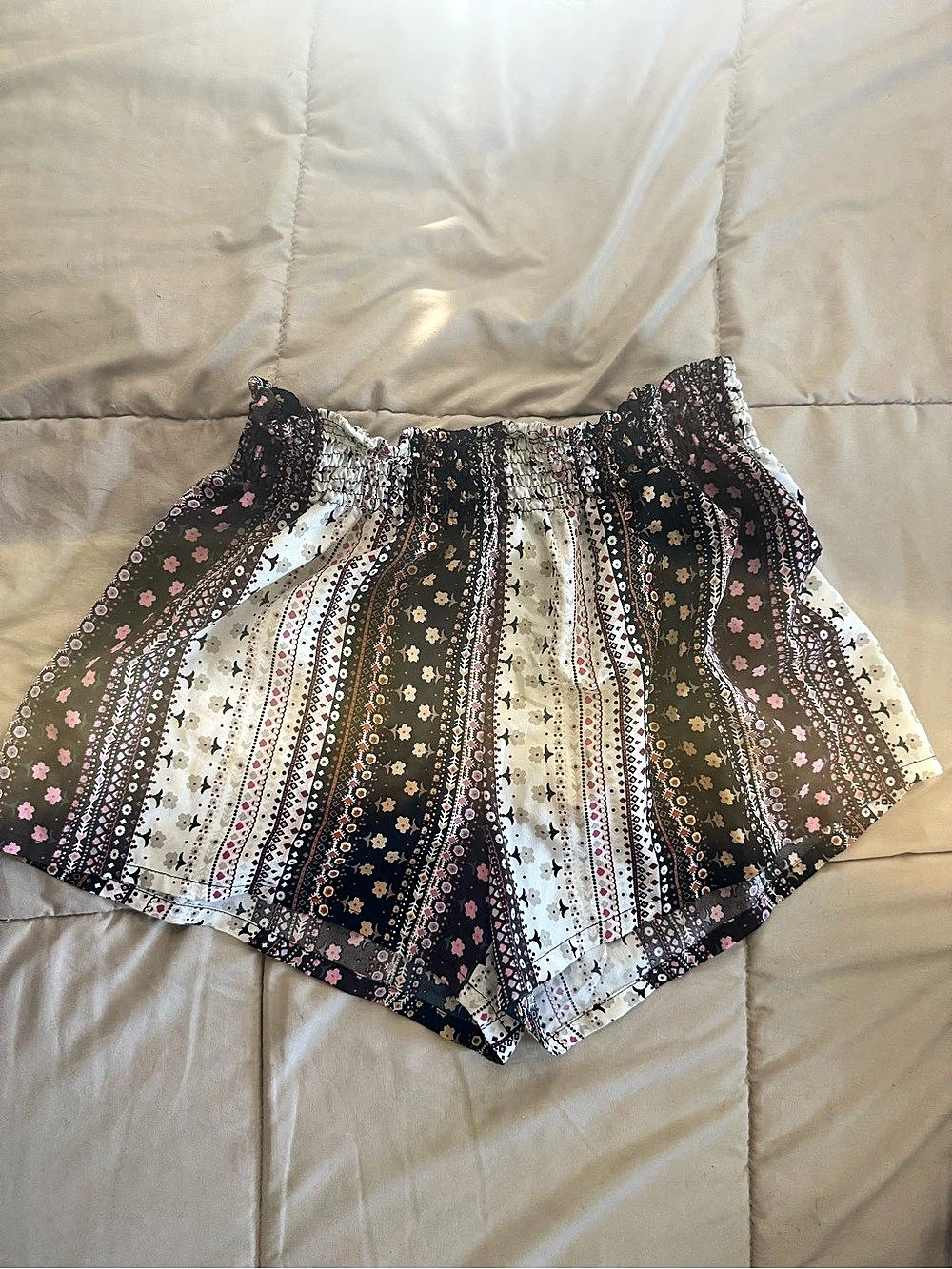 SHEIN Floral High Waist Shorts in Black & White Size Large
